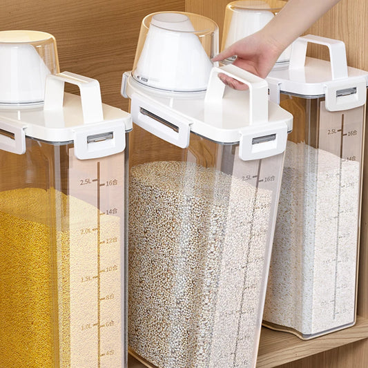 2.5L Airtight Food Storage Container 0.66 Gal Dispenser with Measuring Cup Locking Lid for Flour Sugar Cereal Pet Food